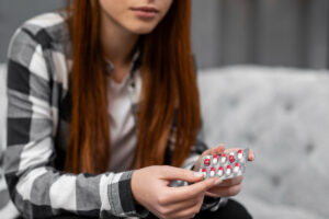 Recepta na&nbsp;leki psychotropowe online – kiedy potrzebna wizyta stacjonarna?