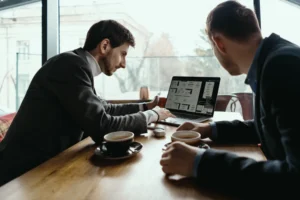E-zwolnienie dla samozatrudnionego i&nbsp;B2B: ZUS, dobrowolne chorobowe i&nbsp;praca w&nbsp;chorobie